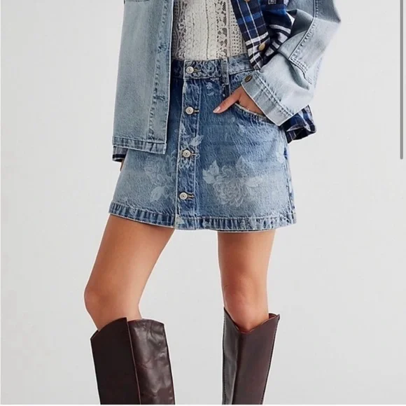 NWOT! Free People Ray Denim Floral Printed Skort size 0 - Picture 2 of 8